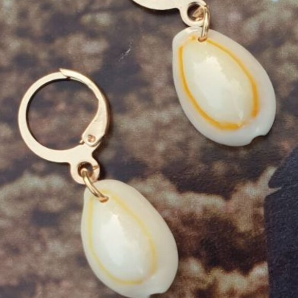 Shell Gold Dangle Earrings Charm Women Fashion Casual Formal Jewelry Gift - Picture 2 of 2